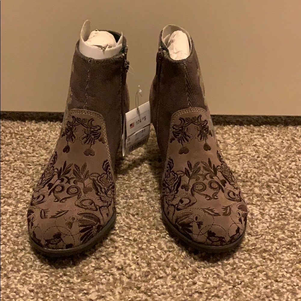 Booties - Picture 3 of 5